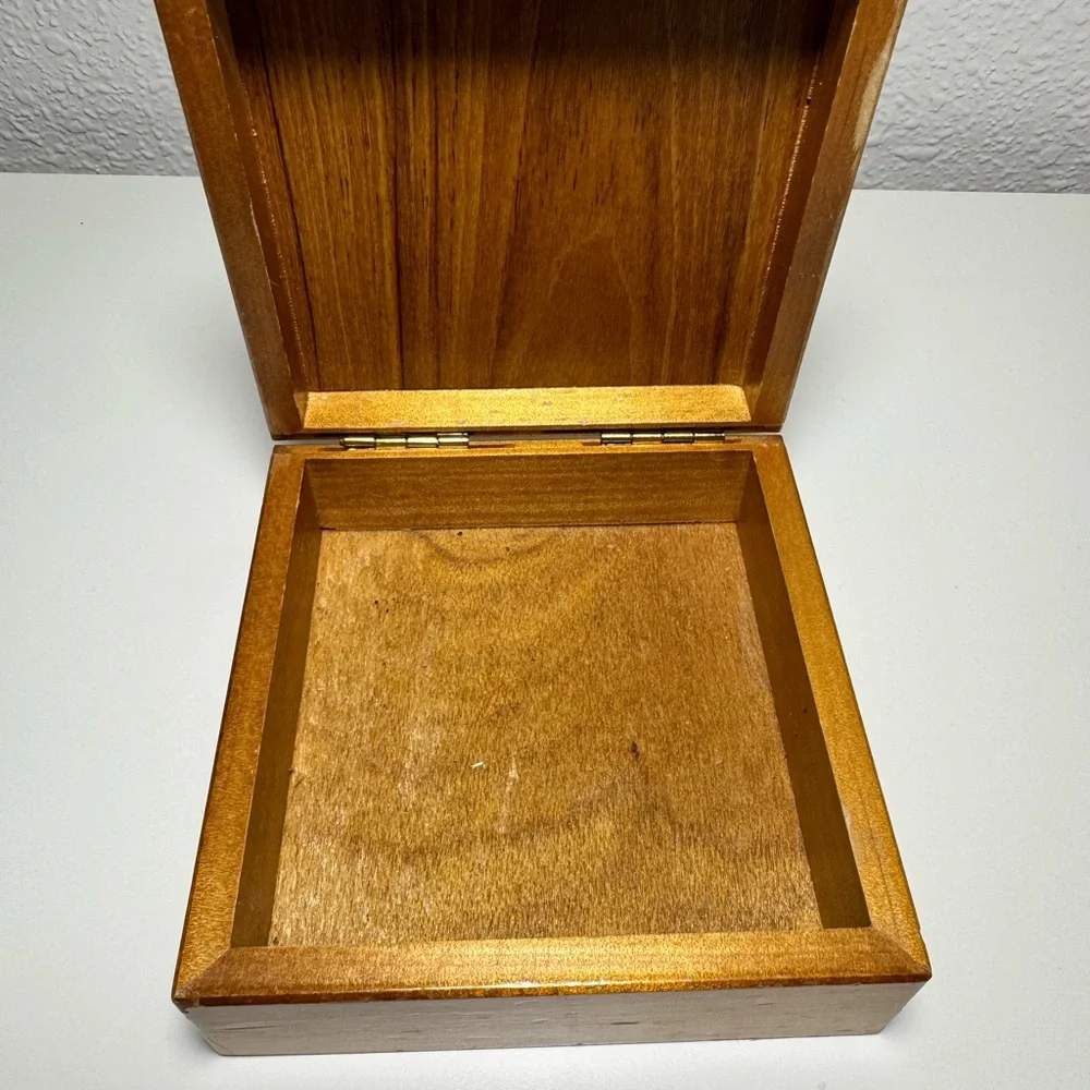 Wooden Box‎ with Duck Artwork